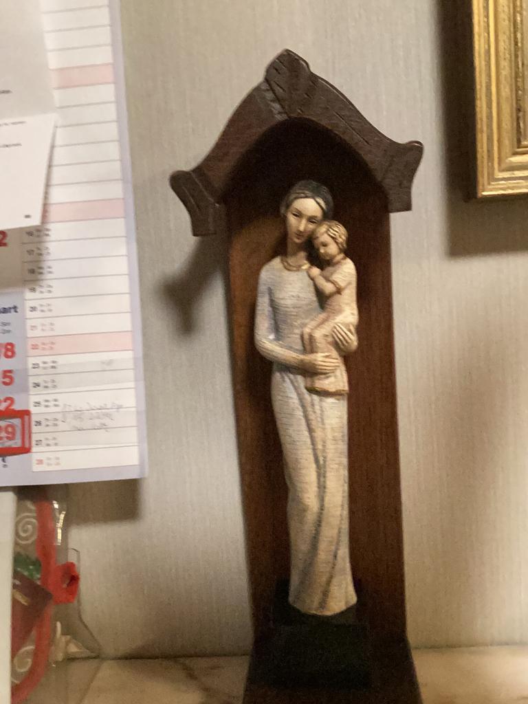 Marie à la chapelle avec son bébé, Enlèvement ou Envoi