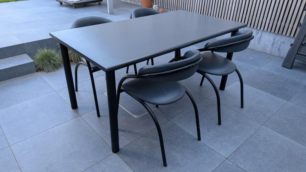 Keukentafel met 4 stoelen, Ophalen