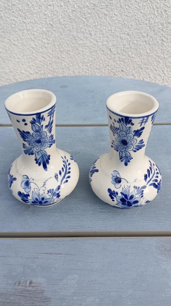 2 kleine vazen van Delft Deco hand painted Holland, Antiek en Kunst, Ophalen of Verzenden