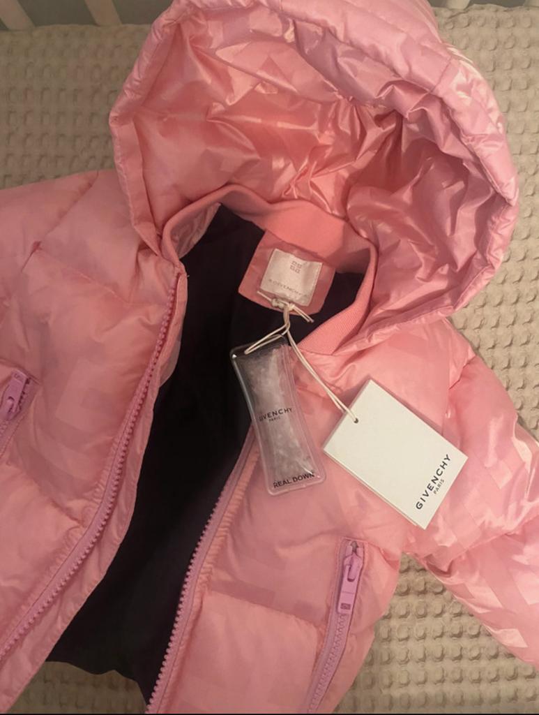 Veste rose New Givenchy pour bébé 3-6 mois, Enfants & Bébés, Vêtements de bébé | Taille 68, Enlèvement, Comme neuf