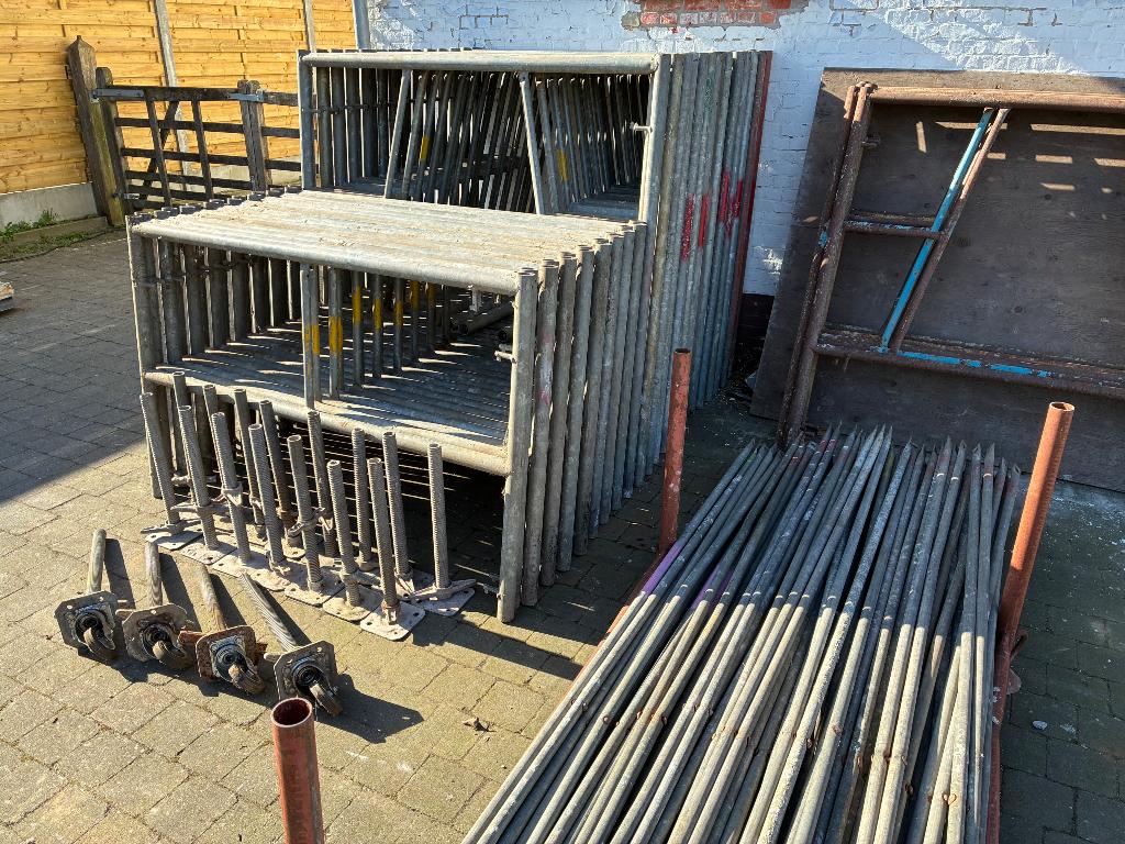 Stelling in perfecte staat!!, Doe-het-zelf en Bouw, Steigers, Ophalen, Zo goed als nieuw, Gevelsteiger, 5 meter of hoger