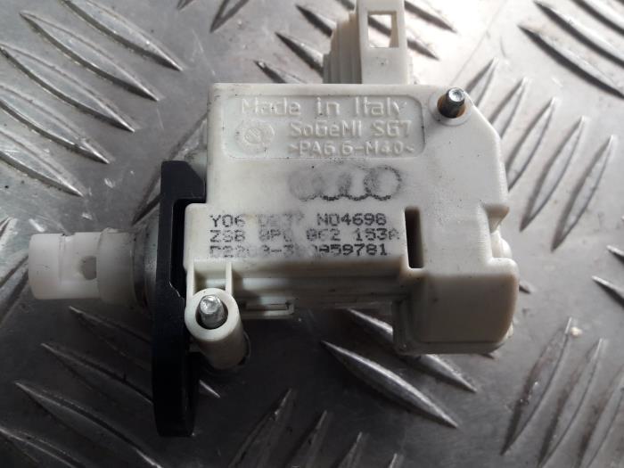 Moteur de verrouillage clapet réservoir d'un Audi A3, Autos : Pièces & Accessoires, Autres pièces automobiles, Audi, Utilisé, 3 mois de garantie