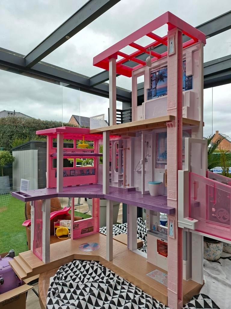 Barbie huis, Enfants & Bébés, Jouets | Maisons de poupées, Enlèvement
