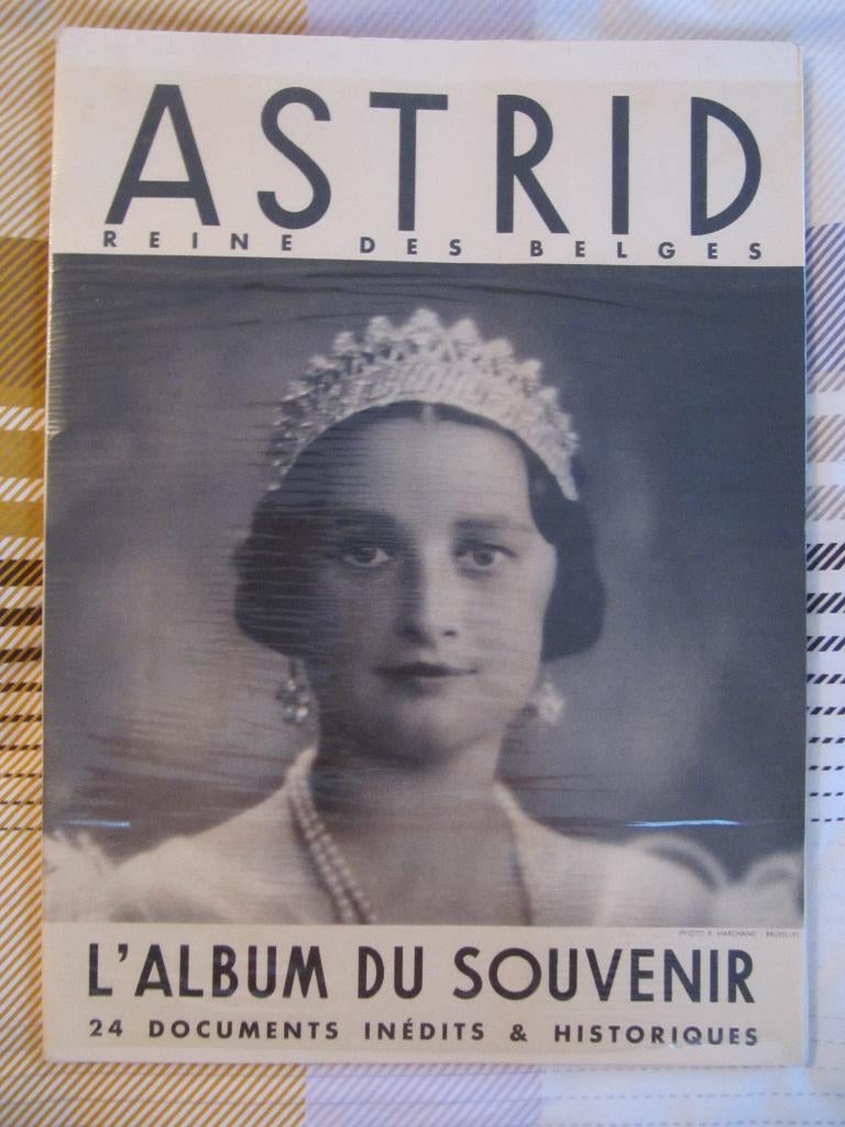 Album photo de la Reine Astrid, Antiquités & Art, Antiquités | Livres & Manuscrits, Enlèvement ou Envoi