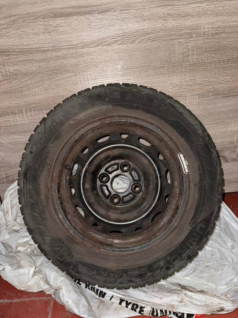 Pneus hiver neuf avec jantes taille 175/70 R14, Autos : Pièces & Accessoires, Neuf, 14 pouces, Pneus et Jantes, Pneus hiver