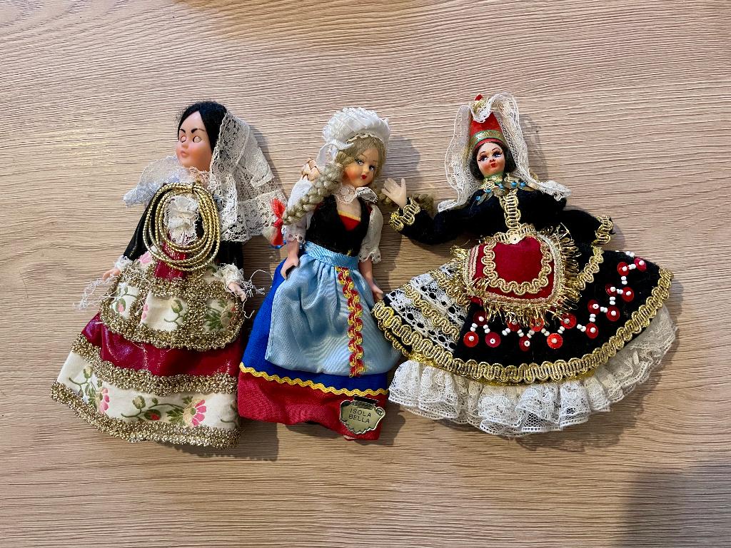 3 poppen uit de jaren 60 met handgemaakte kledij, Verzamelen, Poppen, Zo goed als nieuw, Pop, Ophalen of Verzenden