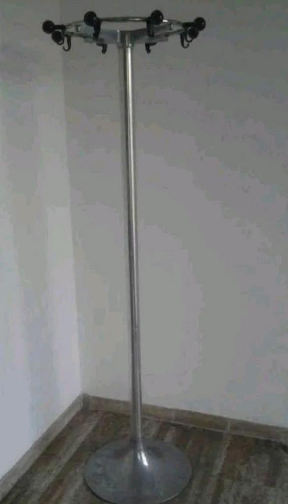 ⭐️ Zie Oude metalen kapstok met 8 haken en steunen, Ophalen, Gebruikt