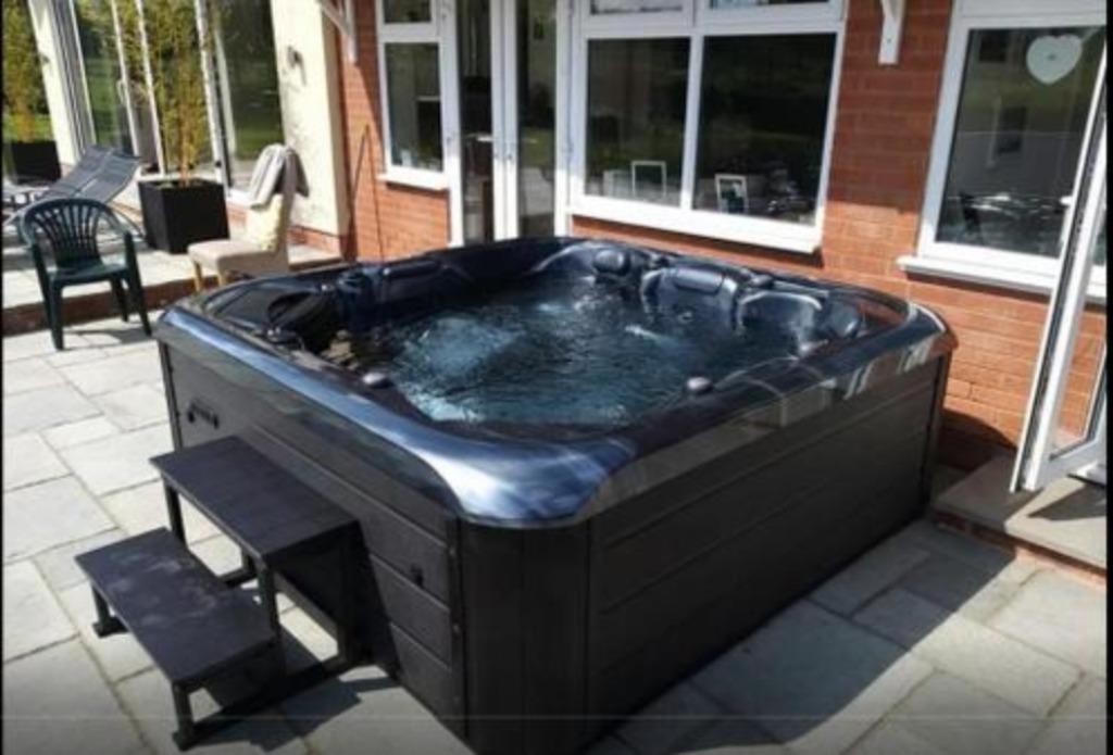 Reservez tot  Remise 45% offert Jacuzzi 5 places 2 couchee, Jardin & Terrasse, Piscines, Enlèvement, Neuf