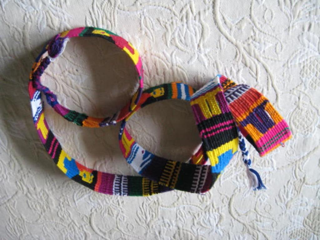 sierlijke en kleurrijke gordel, Ophalen