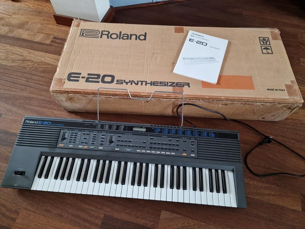 Roland E20 keyboard, Muziek en Instrumenten, Keyboards, Gebruikt, Roland, Aanslaggevoelig, Ophalen