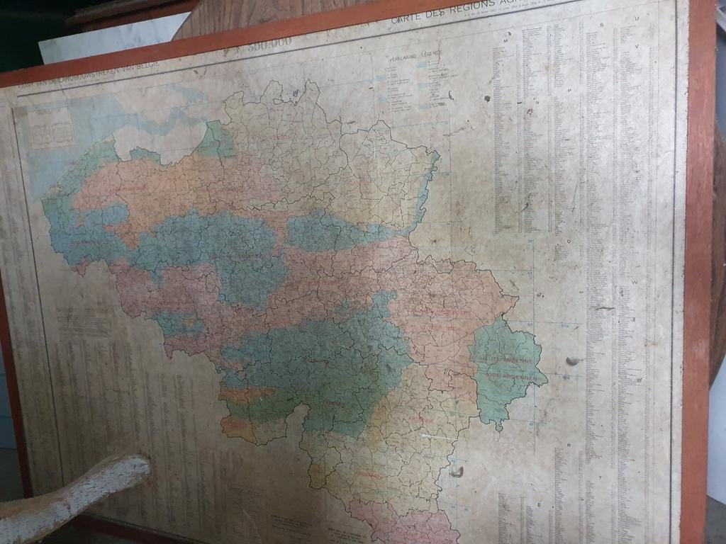 Oud  school bord in houten kader kaart   van België afmeting, Enlèvement