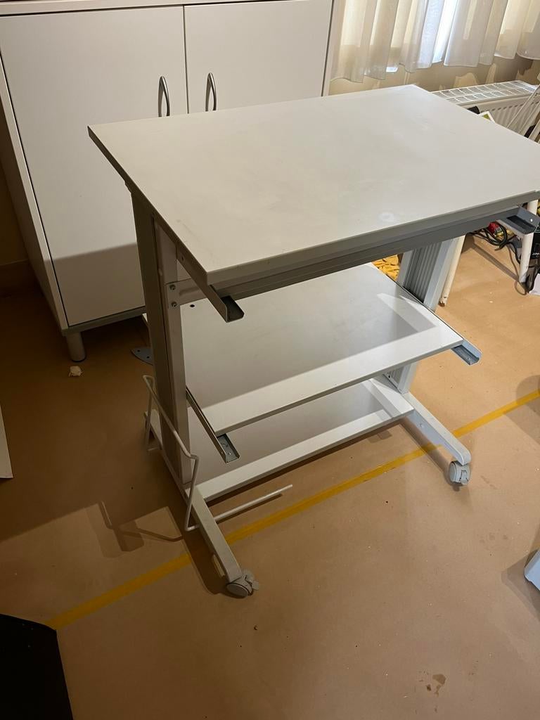 Tafeltje op wieltjes, Ophalen