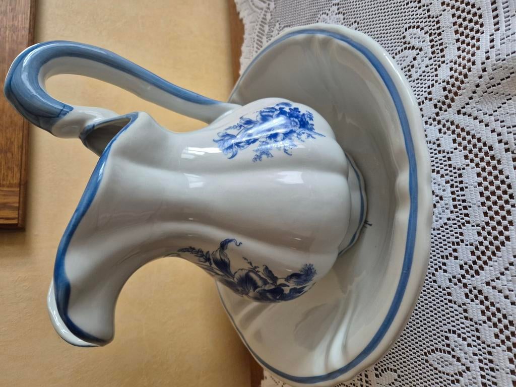 Stenen schaal met kruik in prima staat. Prijs:20€, Ophalen