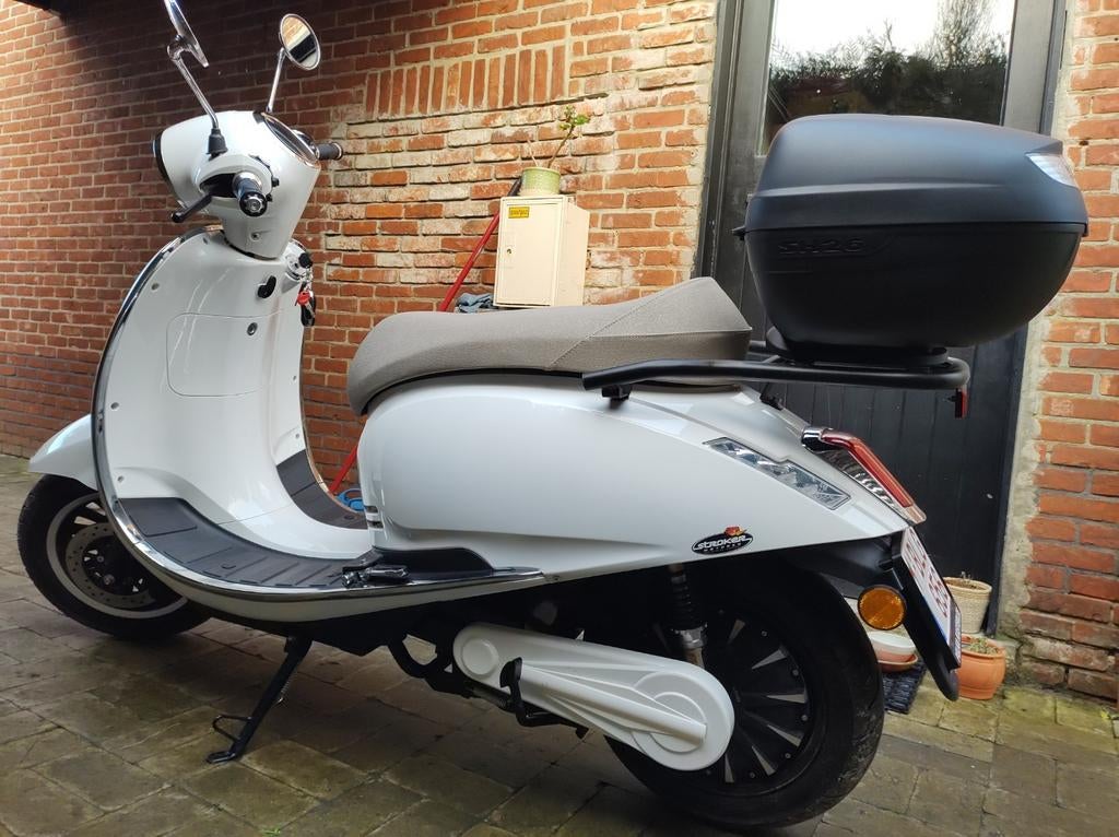 Elektrische scooter Sakura eDrive
!!Batterij te vervangen!!, Vélos & Vélomoteurs, Vélomoteurs & Scooters bridés, Comme neuf, Enlèvement