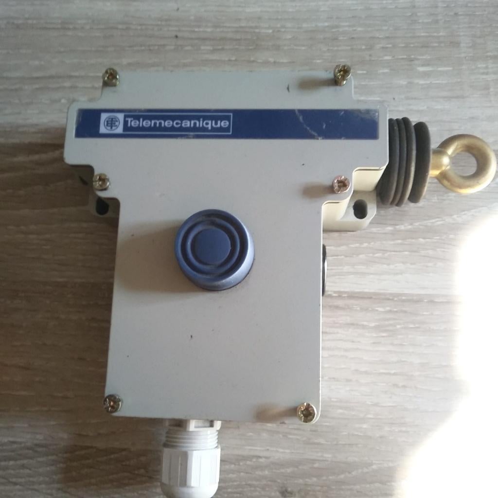 Télémécanique - Interrupteur d'arrêt d'urgence câble, Bricolage & Construction, Enlèvement ou Envoi, Neuf, Interrupteur