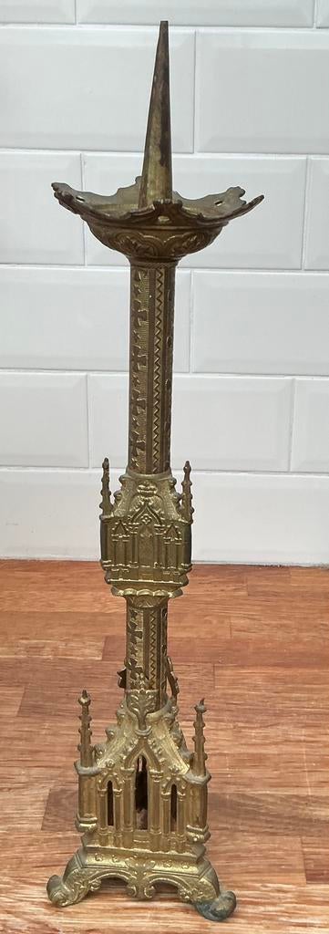 Grote 19e-eeuwse Kerkkandelaar (Neogotiek) .Rijk gedecoreerd, Ophalen