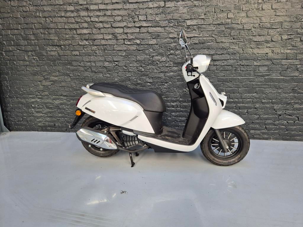 QJ motor LTR 125 met daginschrijving, Scooter, 125 cc, 11 kW of minder, ABS