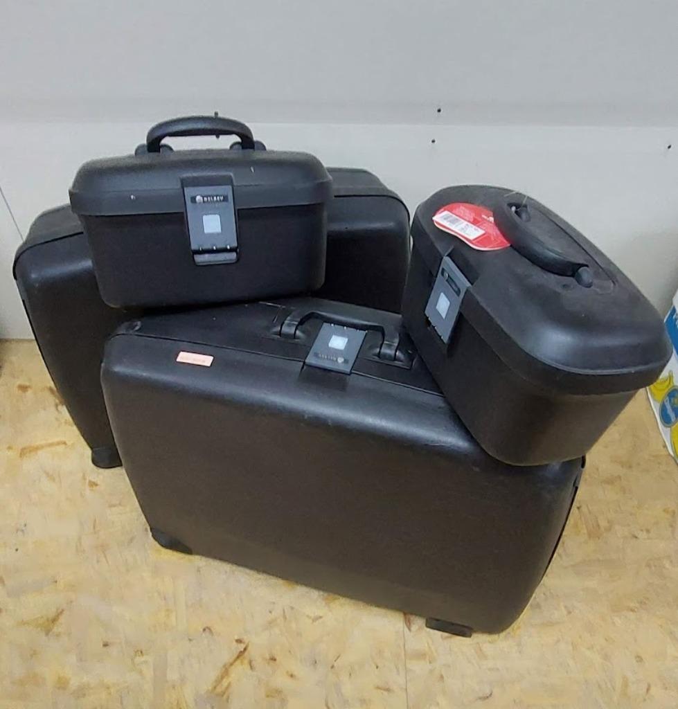 2 koffers + 2 beautycases Delsey, Ophalen