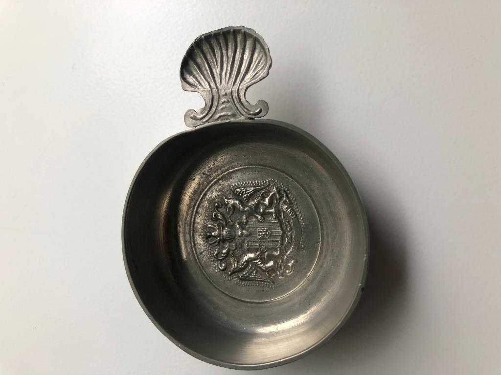 Wijnproefschaaltje uit  tin en gestempeld, Antiek en Kunst, Ophalen