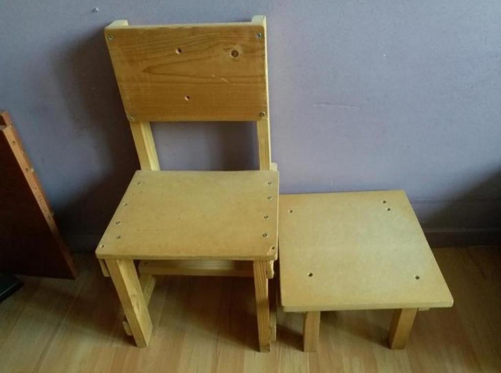 Houten kinderstoel en tafeltje, Ophalen, Zo goed als nieuw, Tafel(s) en Stoel(en)