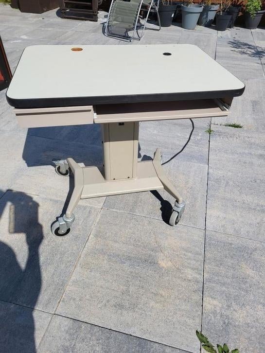 Vintage elektrische Hoog-laag tafel, Ophalen, Gebruikt, Bankschroef