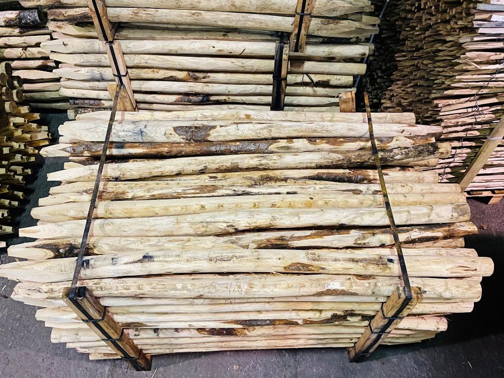 Poteaux en châtaignier pointus / ronds en châtaignier, Jardin & Terrasse, Neuf, Poteaux, Enlèvement ou Envoi, Bois dur