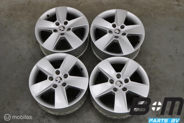 ORIGINEEL! 16 inch velgen Skoda Octavia MK3 5E! 5E0601025H, Auto-onderdelen, Banden en Velgen, Gebruikt, Velg(en)