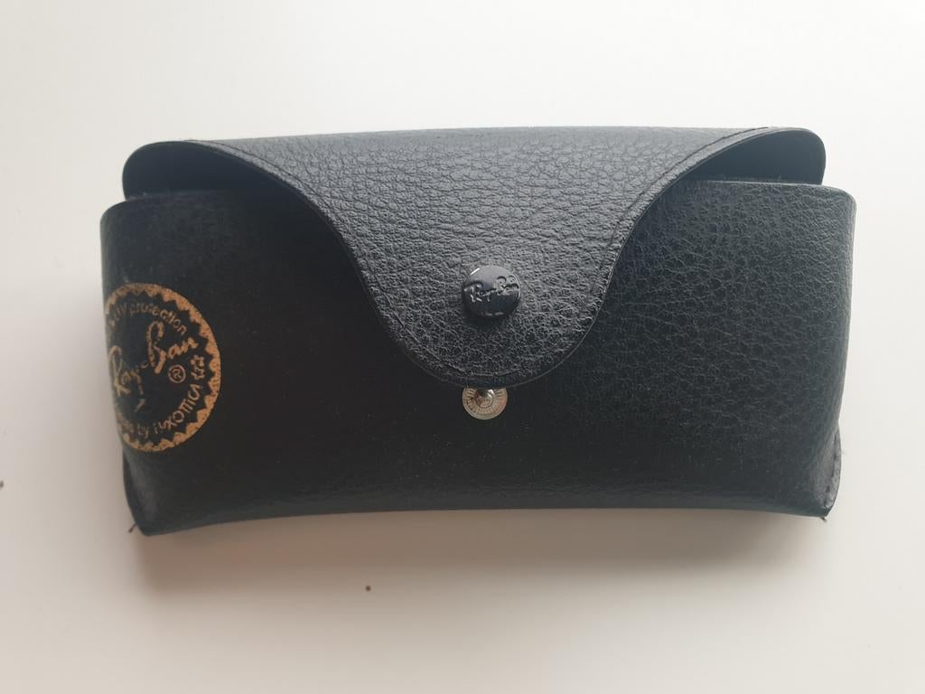 Ray Ban brillendoos

(In goede staat), Handtassen en Accessoires, Ophalen of Verzenden