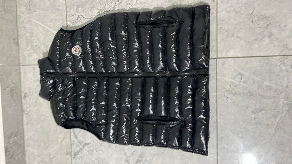 Moncler jas 1op1 niet kapot bijna niew, Vêtements | Hommes, Enlèvement, Comme neuf, Taille 46 (S) ou plus petite, Noir