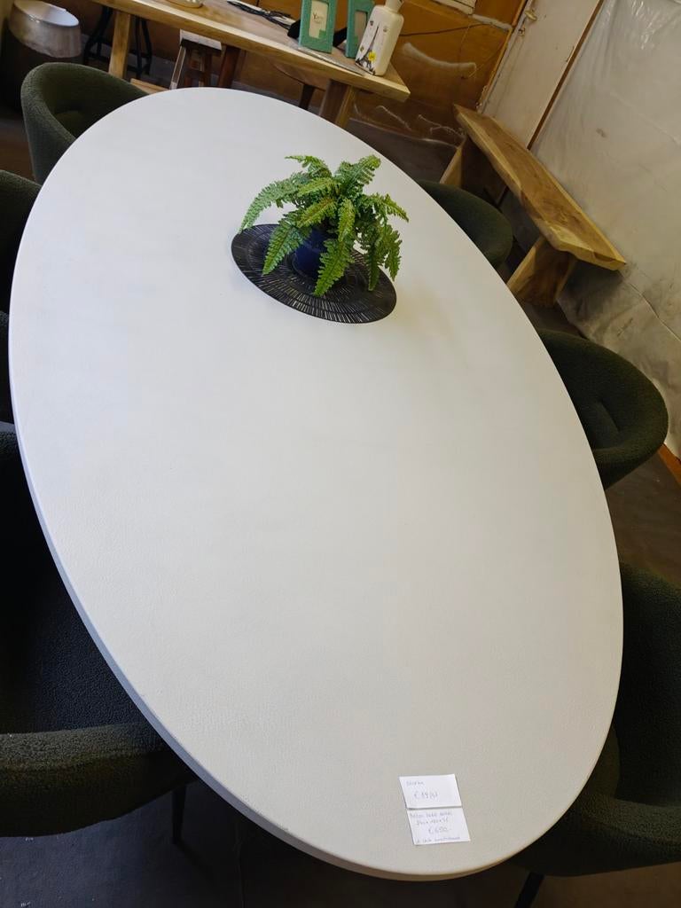 Ovale betonnen eetkamertafel (outlet), Ophalen, Nieuw