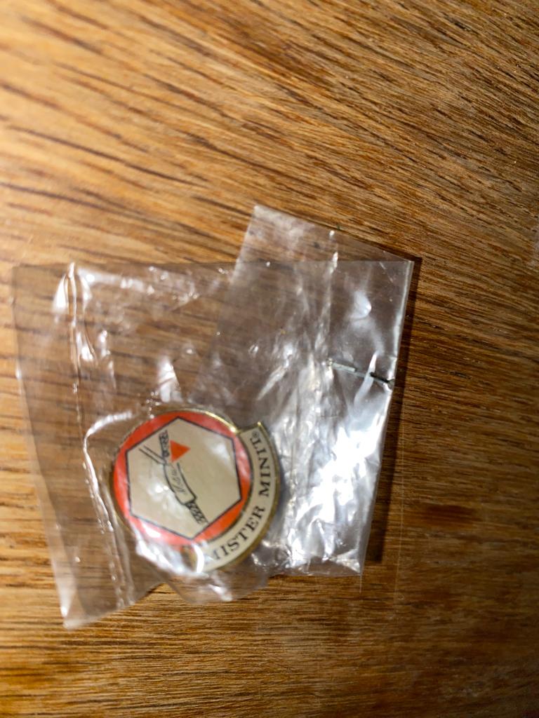 Pin's Mister Minit vintage Collector ‘90s Neuf, Collections, Envoi, Neuf, Emballage