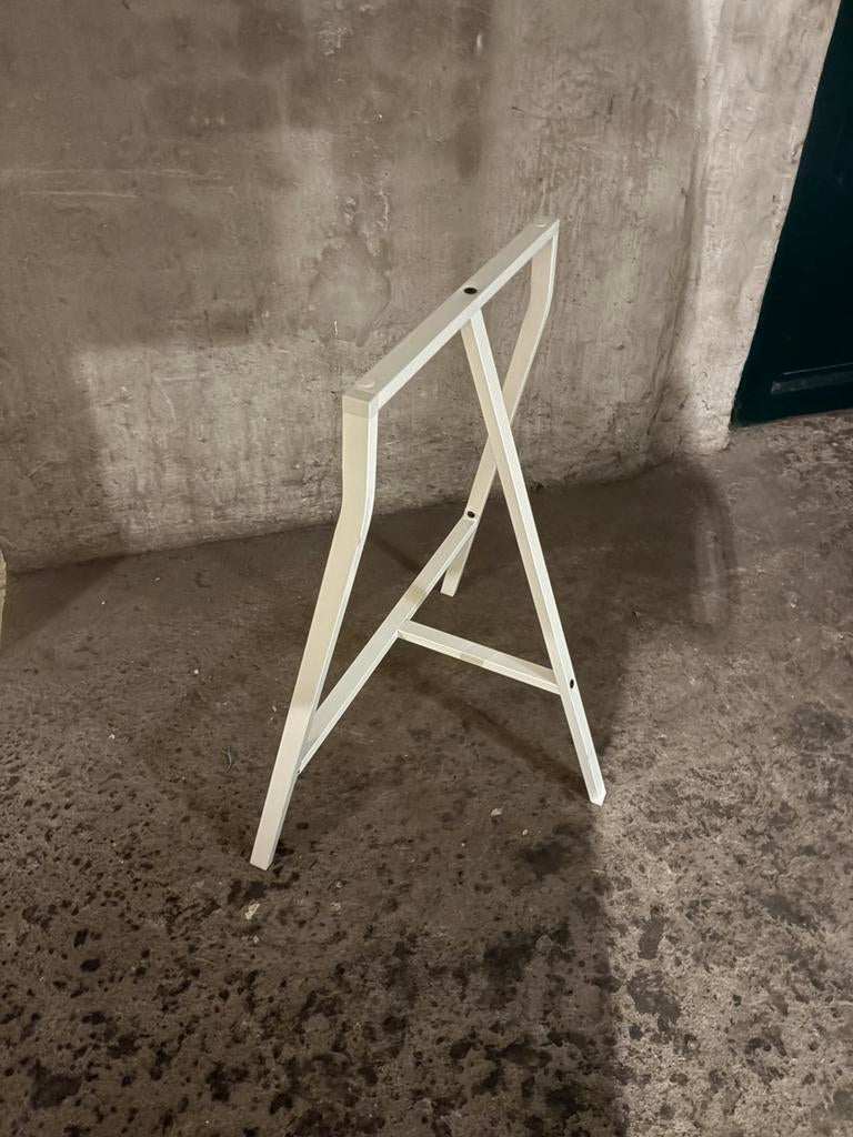 Schraag bureau ikea wit (zeer goede staat), Enlèvement, Comme neuf