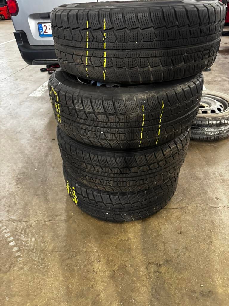 Pneus d'hiver + jante Camper, Autos : Pièces & Accessoires, Enlèvement, Neuf, Pneus hiver, Jante(s)