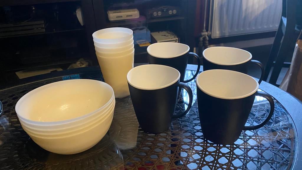 Set plastic serviesgoed - kommen, kopjes, kopjes, Ophalen, Zo goed als nieuw