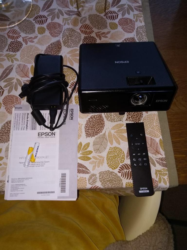 laser EF-11 + MI Box S 4K + écran de projection (170x95cm), Epson, Comme neuf, Enlèvement, Full HD (1080)