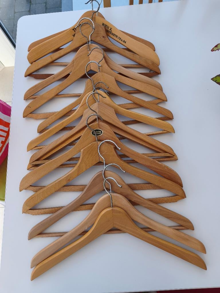 14 massief houten kleerhangers in zeer goede staat, Kleding | Dames, Kledinghangers, Ophalen, Zo goed als nieuw, Hout, Volwassenen