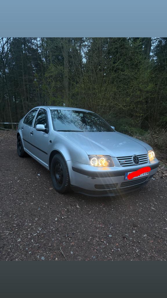 Volkswagen bora vend ou échange contre cross, Autos, Argent ou Gris, Achat, Bora, 1350 kg