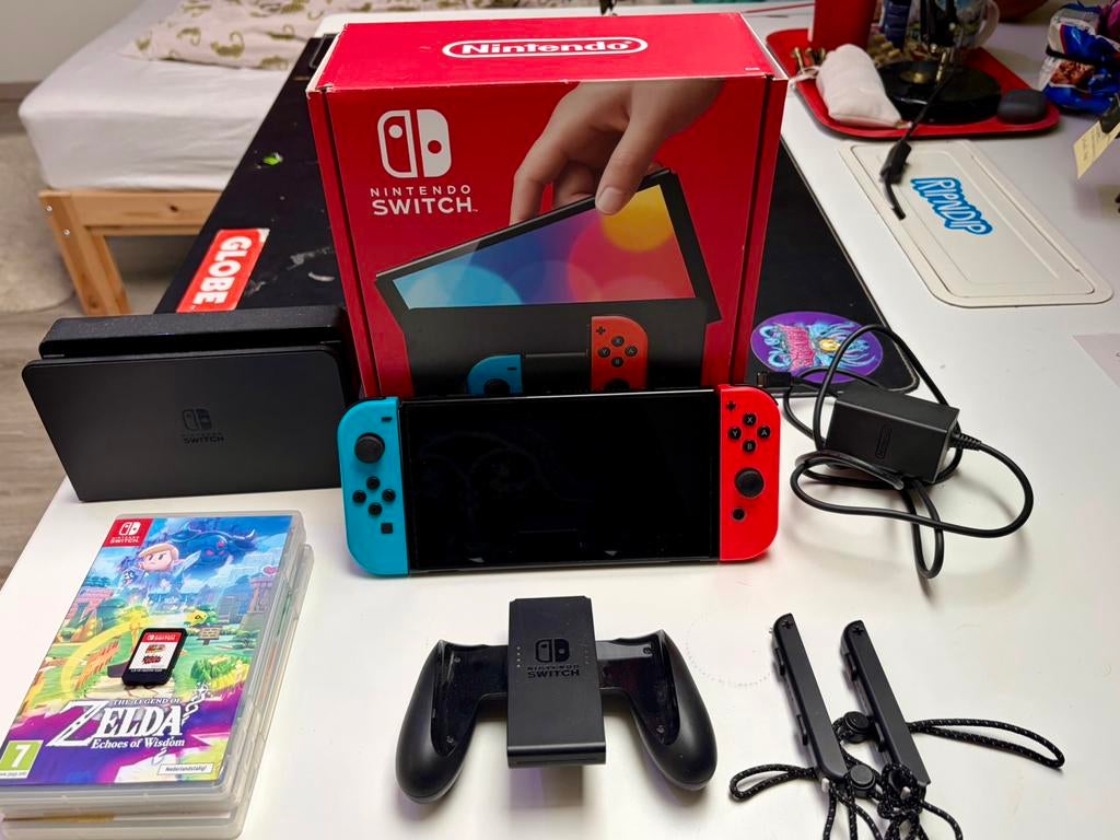 Switch OLED + 4 games, Games en Spelcomputers, Spelcomputers | Nintendo Switch, Ophalen, Switch OLED