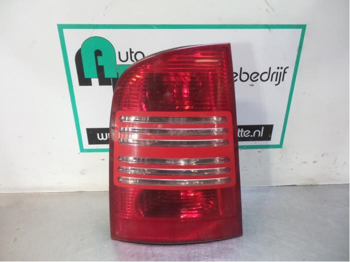 Feu arrière gauche d'un Skoda Octavia (Octavia 97-), Autos : Pièces & Accessoires, Éclairage, Skoda, Utilisé, Enlèvement ou Envoi