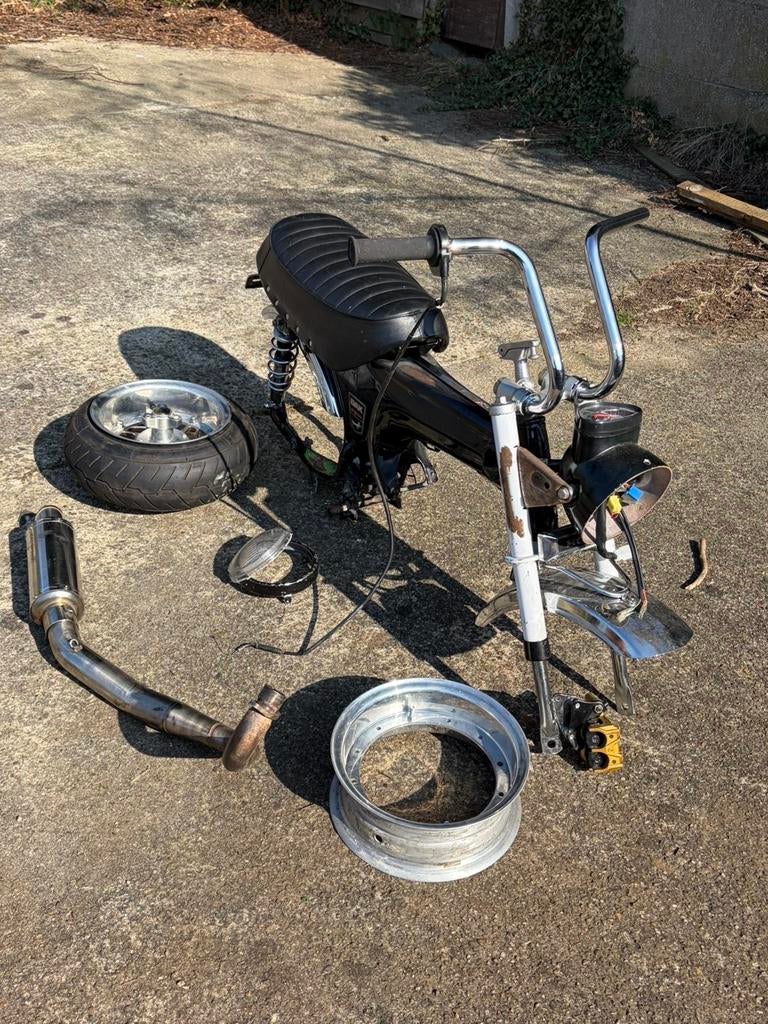 dax projectje, Fietsen en Brommers, Ophalen, Zo goed als nieuw