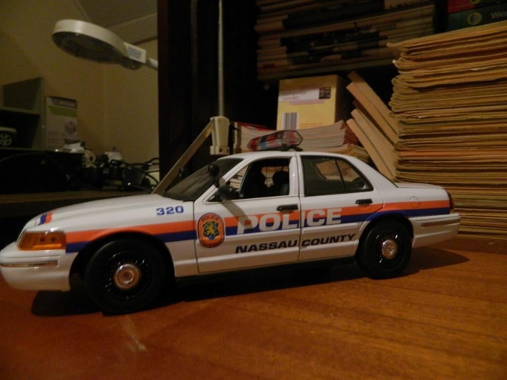 1/18 Motormax Ford Crown Nassau county police, Hobby en Vrije tijd, Modelauto's | 1:18, Ophalen of Verzenden, Zo goed als nieuw