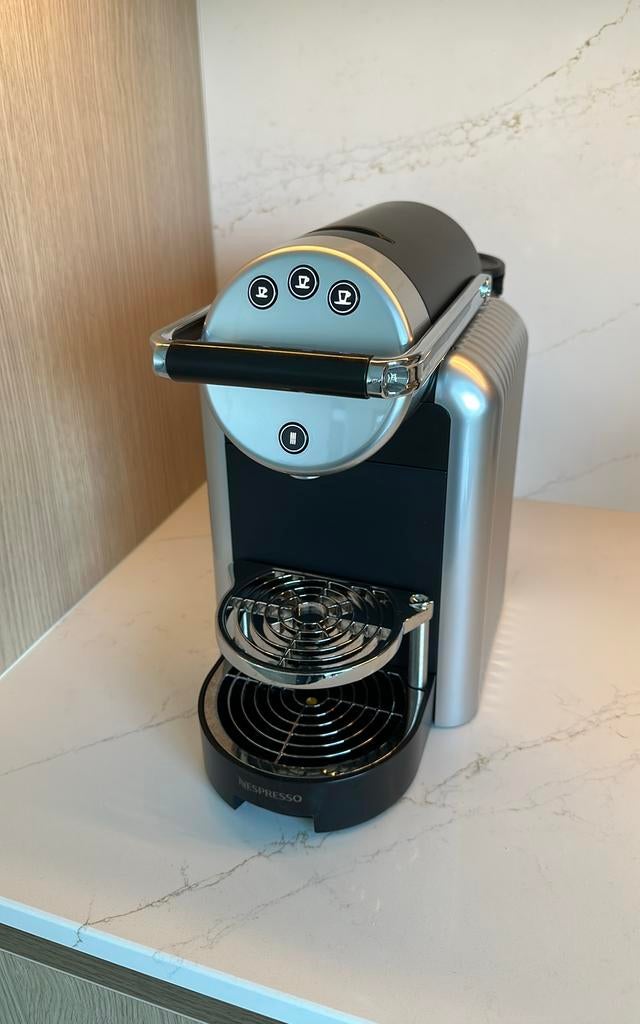 Nespresso Zenius inclusief capsule dispenser, Réservoir d'eau amovible, Dosettes et capsules de café, Comme neuf, 10 tasses ou plus