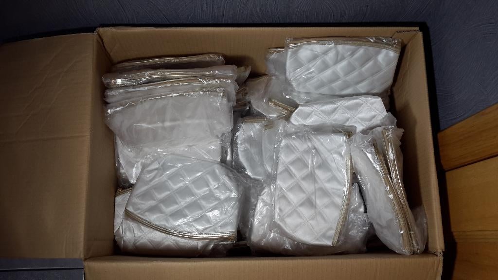 Lot / partij toilettasjes of make-up tasjes ( NIEUW ), Ophalen of Verzenden, Nieuw, Wit