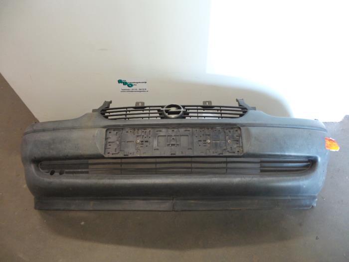 Pare-chocs avant d'un Opel Combo (Combo 93-), -, Opel, Utilisé, -