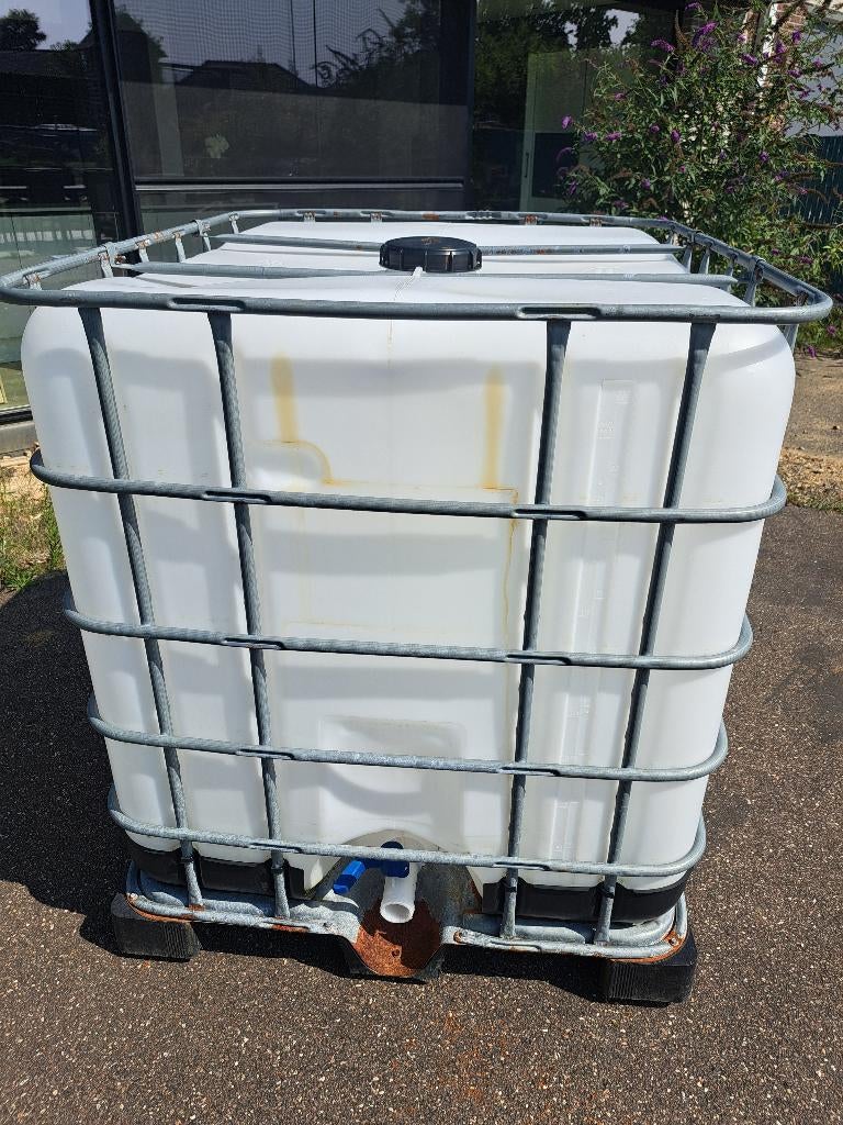 Waterton 1000 liter, Tuin en Terras, Regentonnen, Gebruikt, Kunststof, 150 liter of meer, Met kraantje, Ophalen
