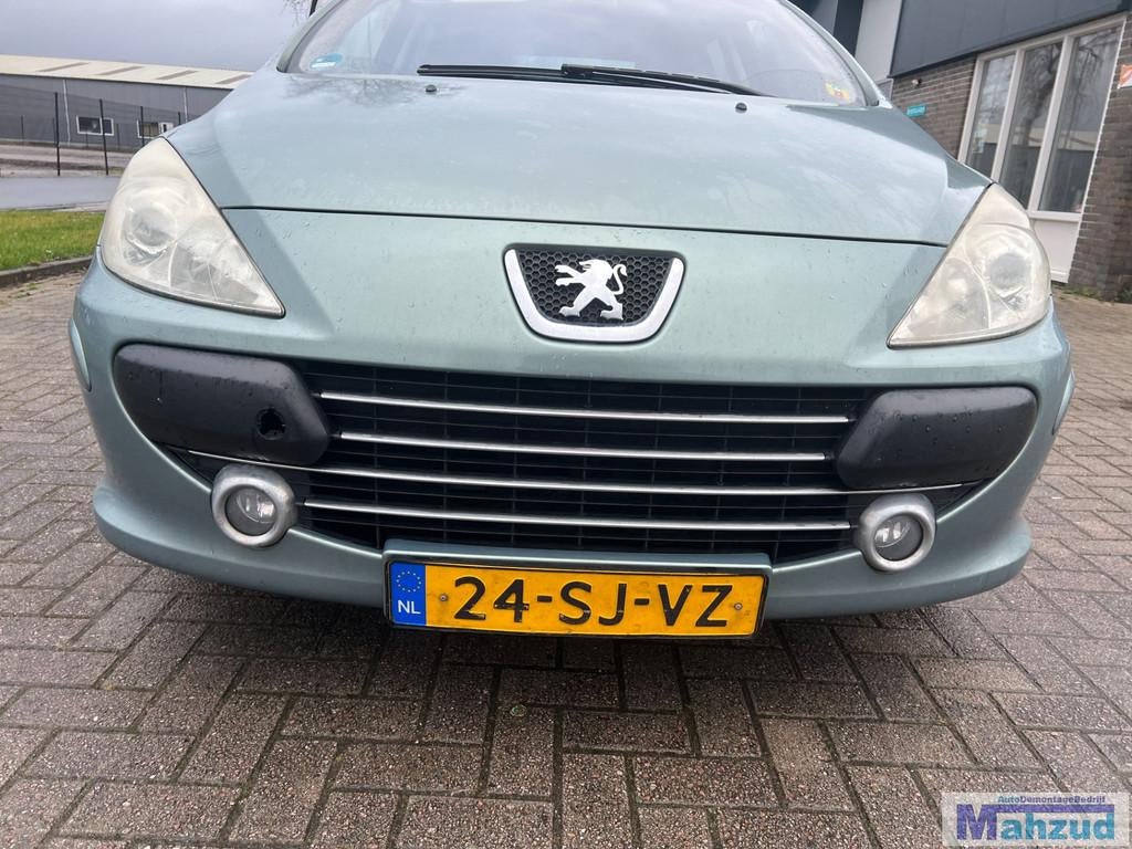 PEUGEOT 307 SW facelift Licht groen EZSD voorbumper 2002-200, Taurusavenue 1
2132 LS  Hoofddorp, NL, Gebruikt, Contact.group@renault.com