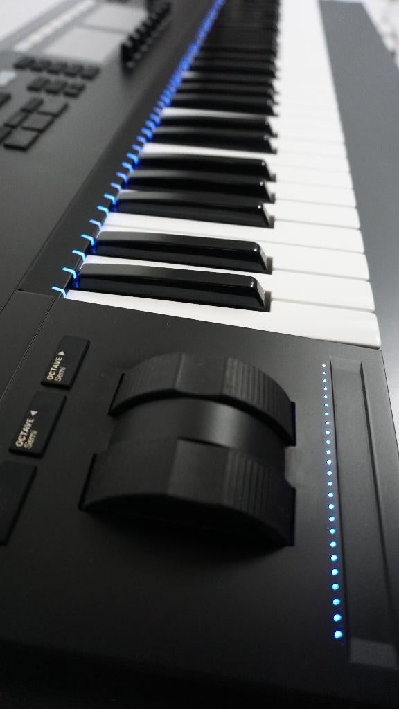 Native Instruments  Komplete Kontrol S61 MK2 (Read Desc.), Muziek en Instrumenten, 61 toetsen, Zo goed als nieuw, Midi-aansluiting