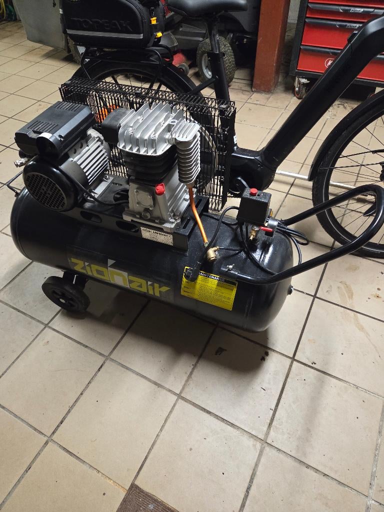Compresseur Zionair, Bricolage & Construction, Compresseurs, Neuf, Enlèvement, 6 à 10 bars, 200 à 400 litres/min