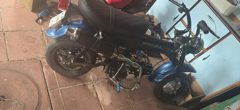 A klasse met papieren moet snel weg, Fietsen en Brommers, Ophalen, Zo goed als nieuw, Zadel