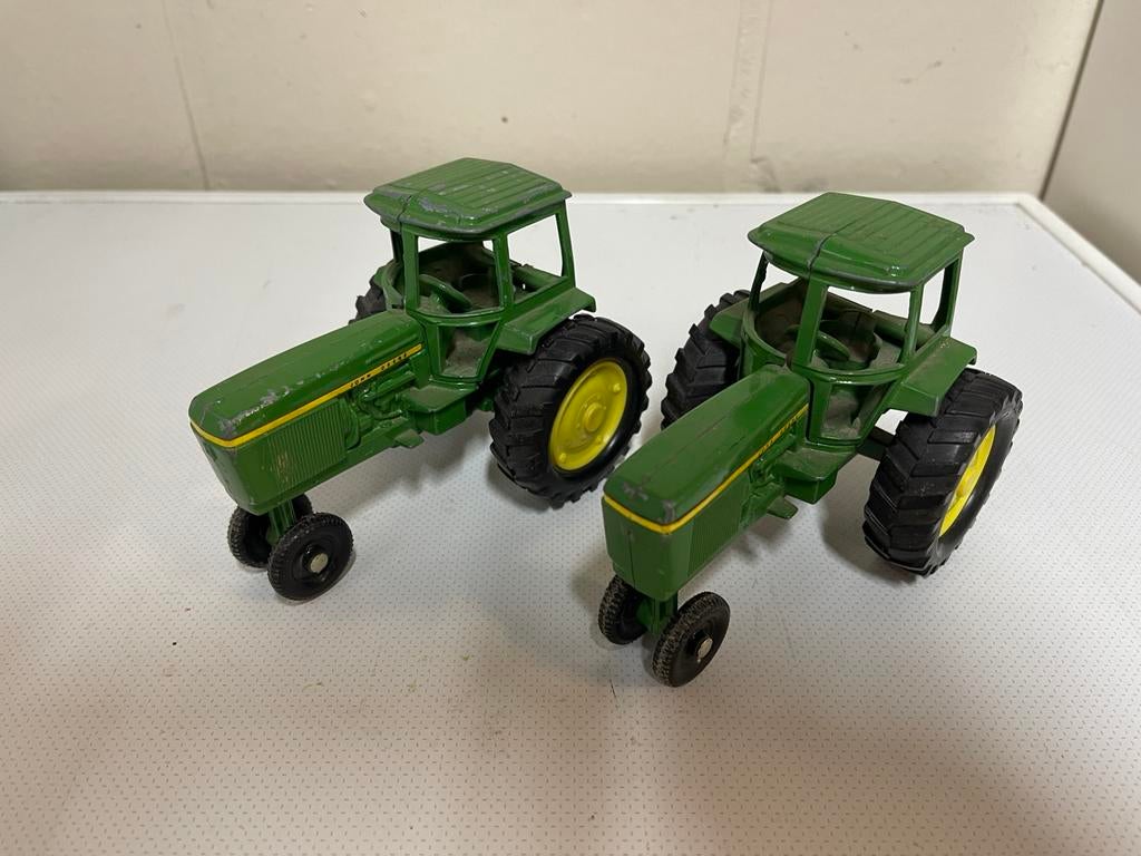 2x ERTL John Deere 66, Hobby & Loisirs créatifs, Voitures miniatures | 1:32, Enlèvement ou Envoi, Comme neuf, ERTL